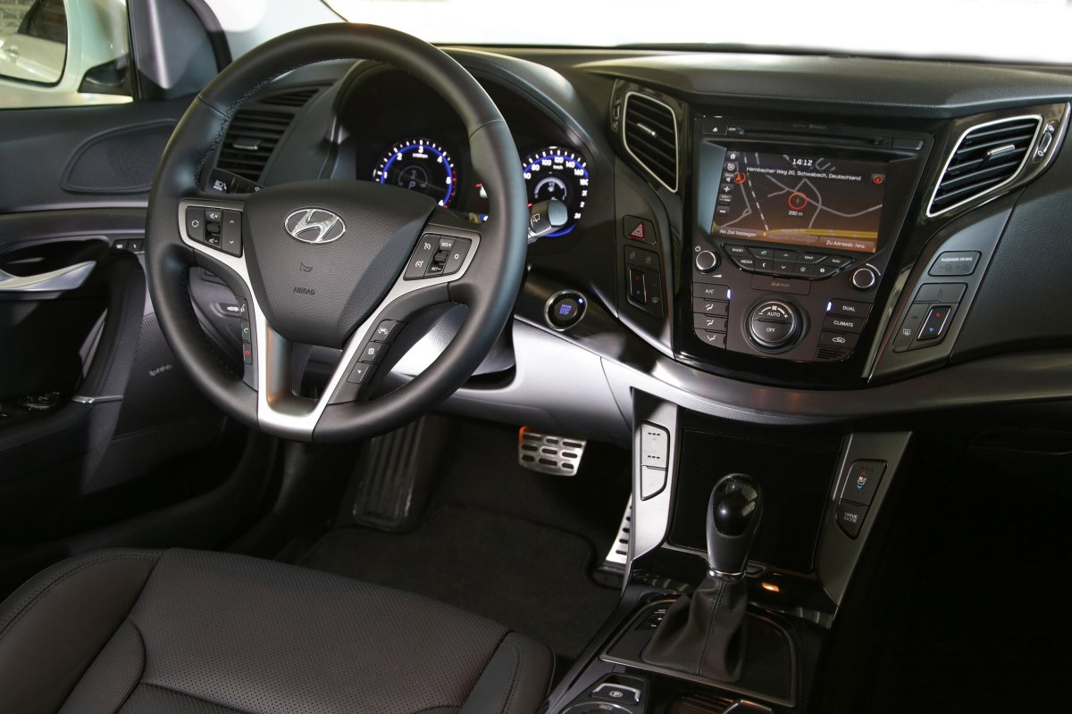 Хендай i40 седан салон