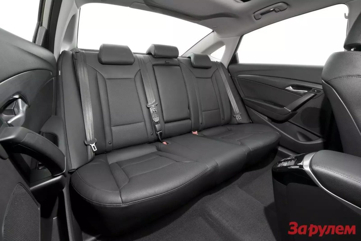 Hyundai i40 салон сзади