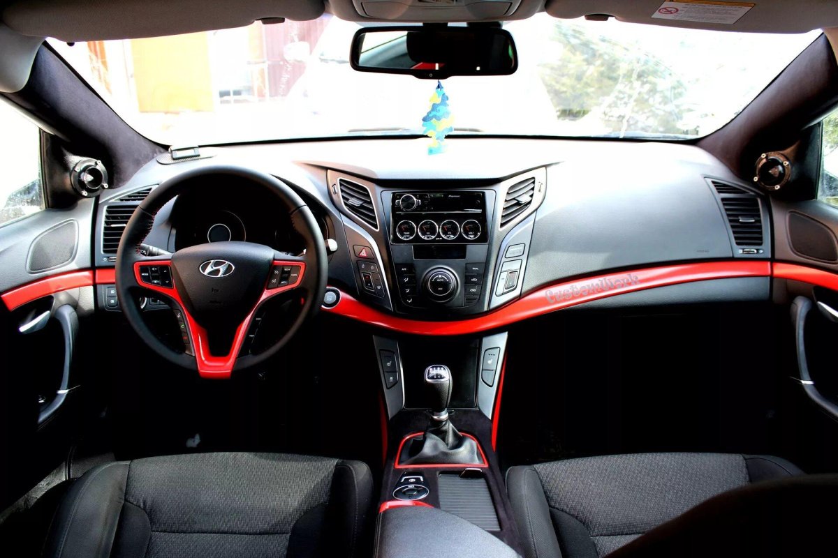 Hyundai i40 красный салон