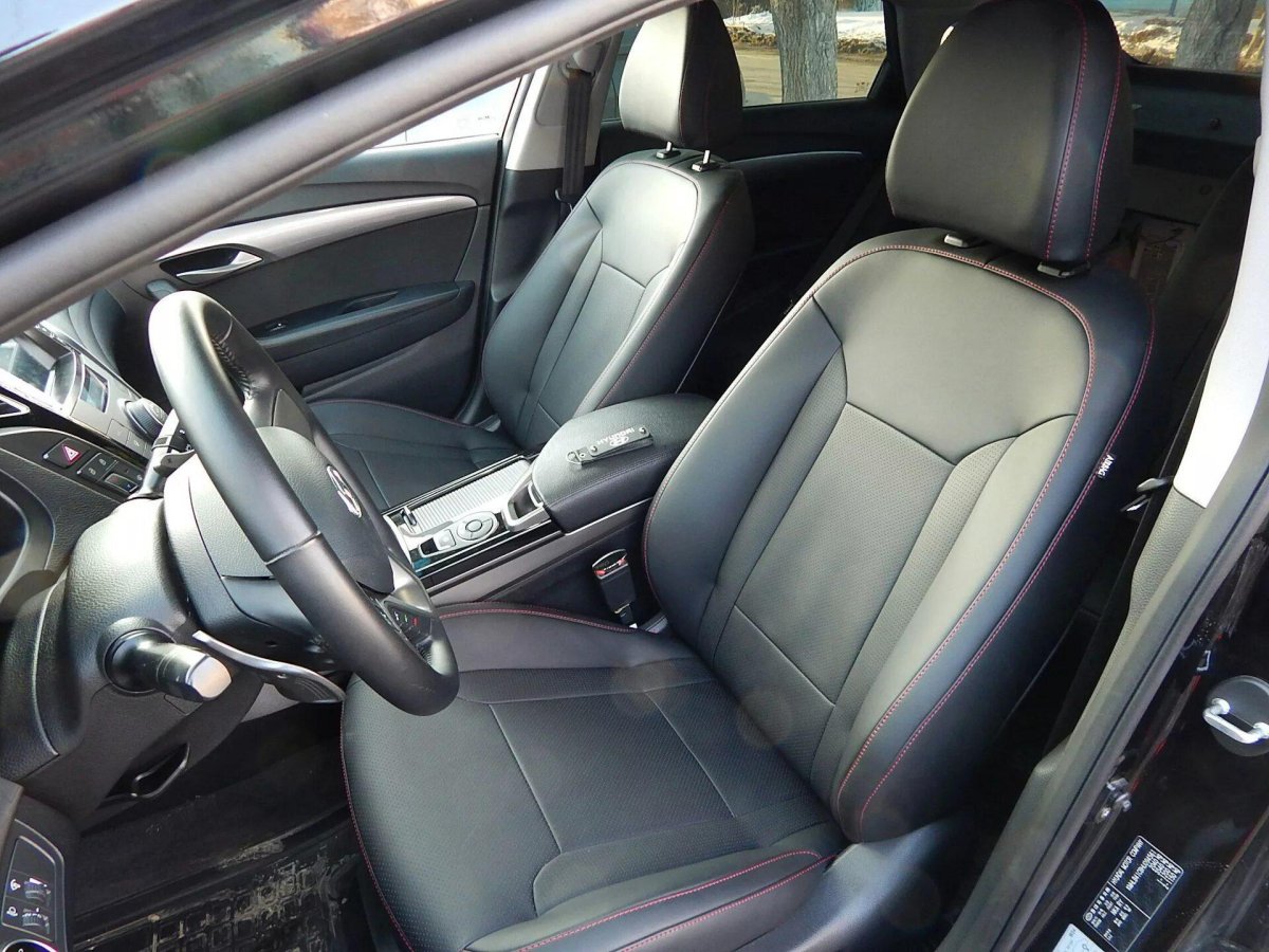 Чехлы на Hyundai i40