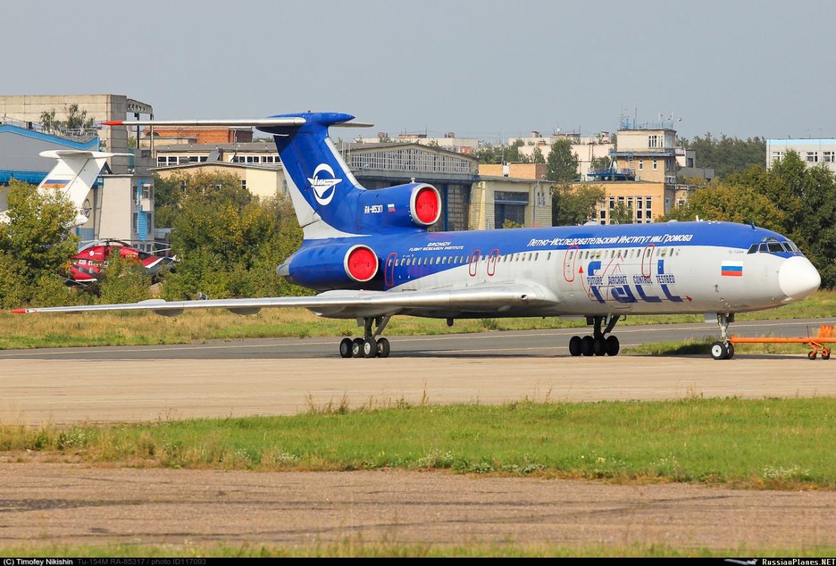 Лии Громова ту-154м