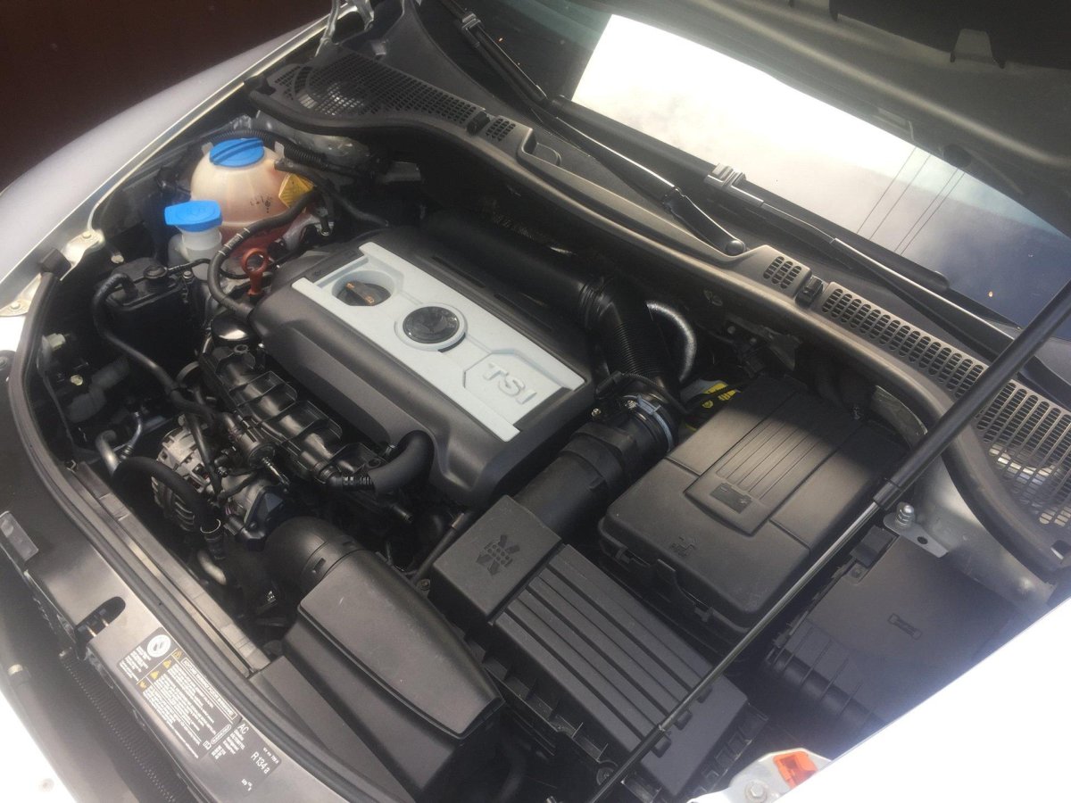 Моторный отсек Шкода Октавия а7