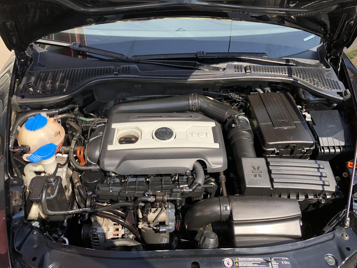 Шкода Октавия моторный отсек