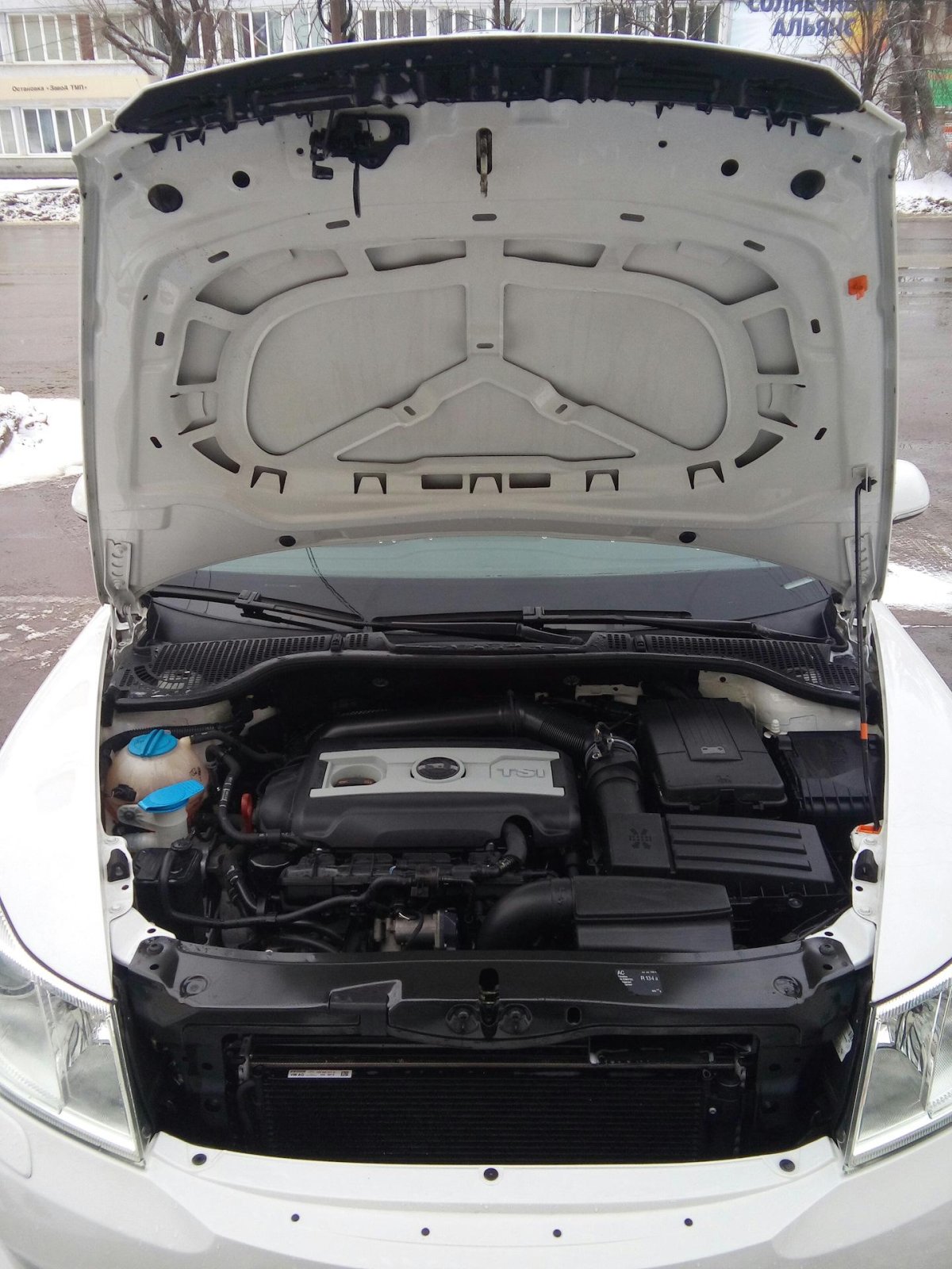 Skoda Octavia Tour подкапотное пространство