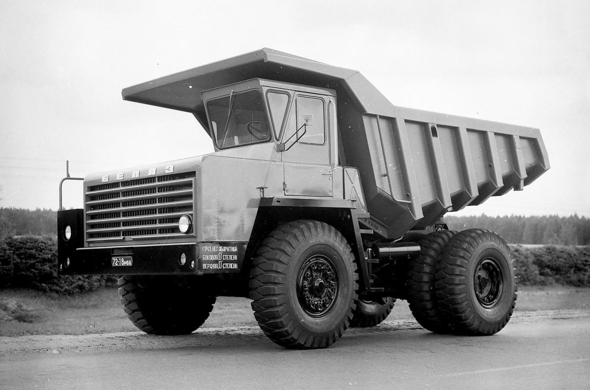 Карьерный самосвал МАЗ 525