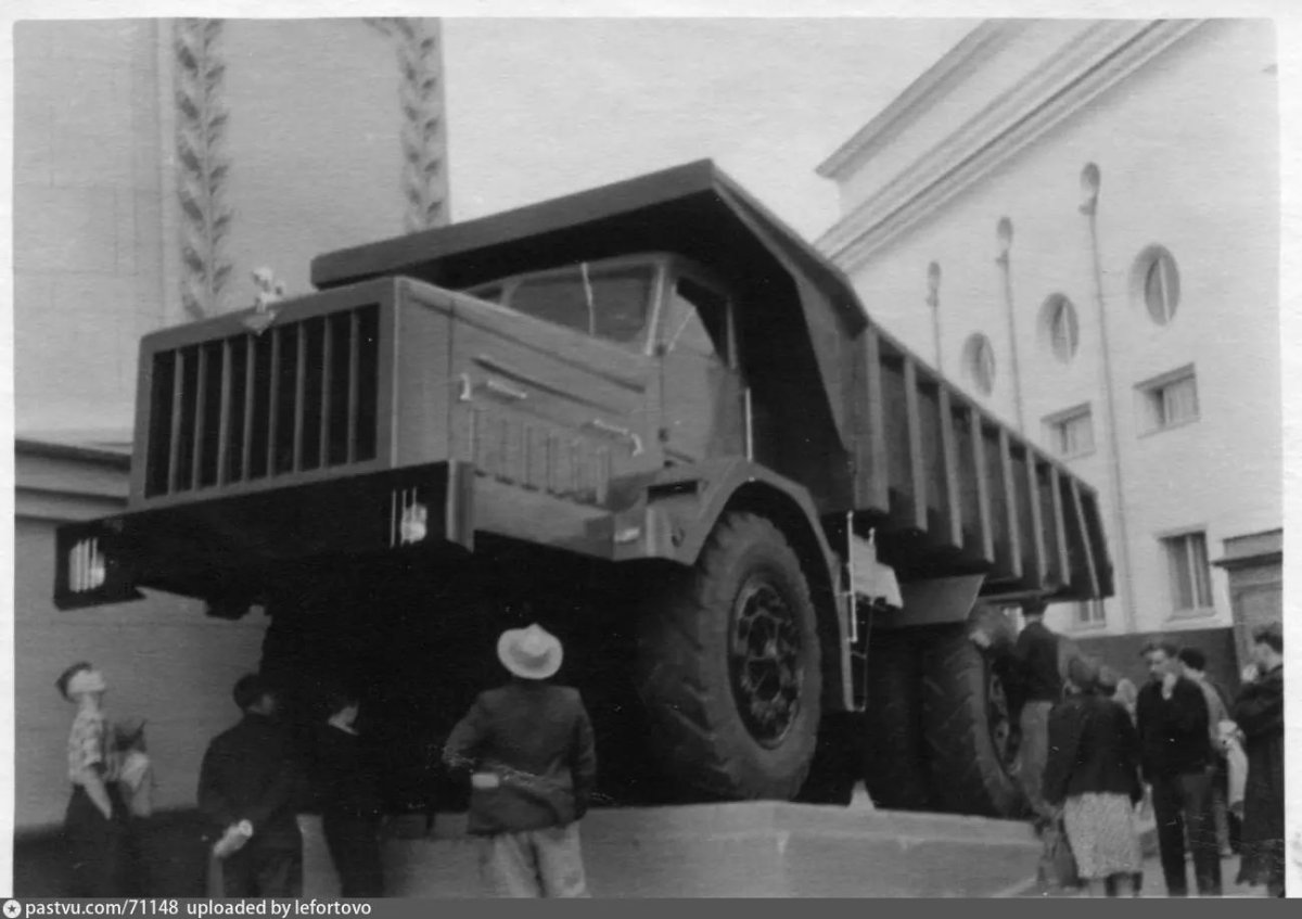 МАЗ-530 карьерный самосвал