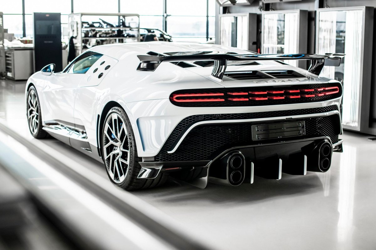 Бугатти Centodieci 2022