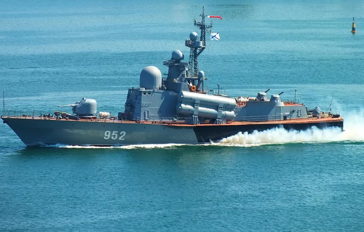 Ракетный катер молния 12411