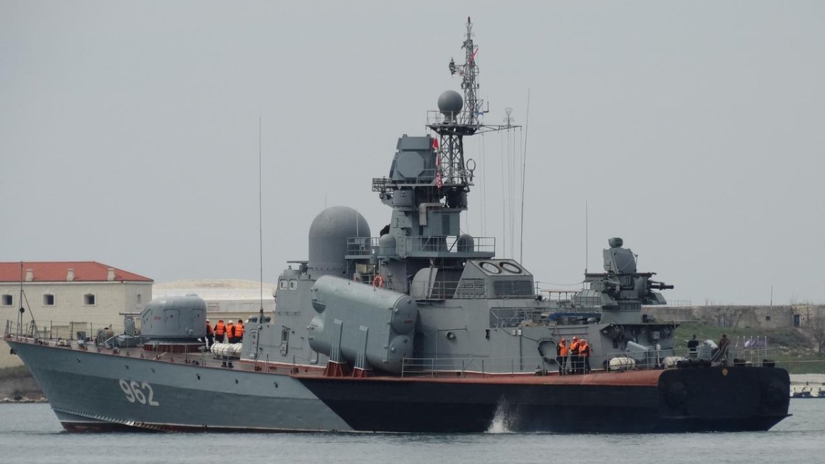 Ракетный катер молния 12411