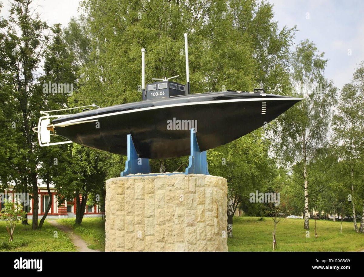 Памятник подводной лодке в Гатчине