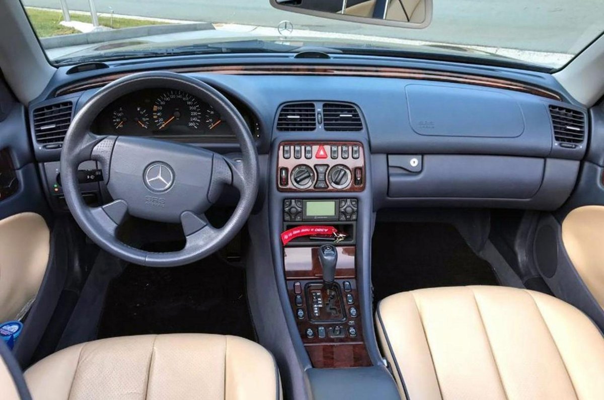 Mercedes-Benz w208 салон