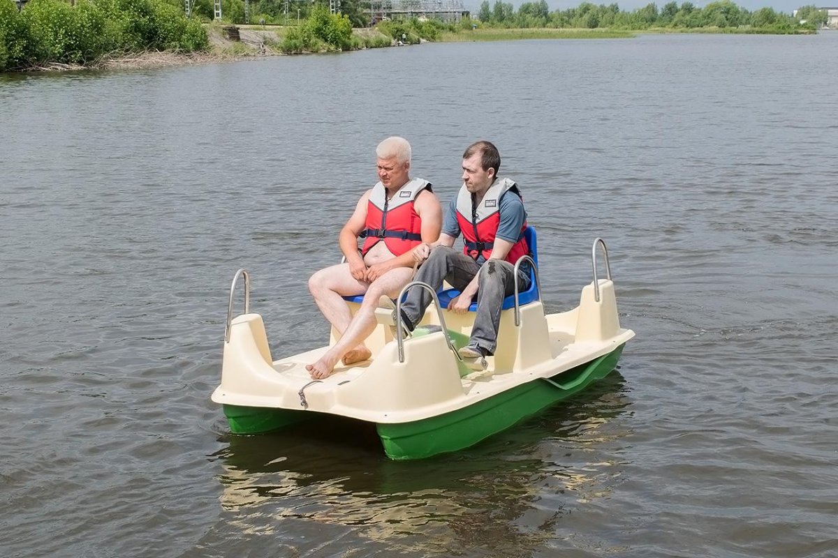 Катамаран педальный