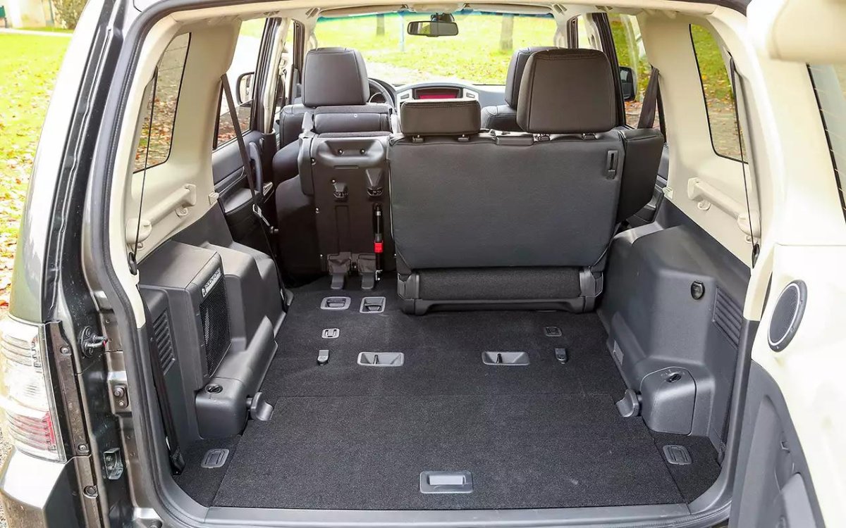 Мицубиси Паджеро 4 багажник