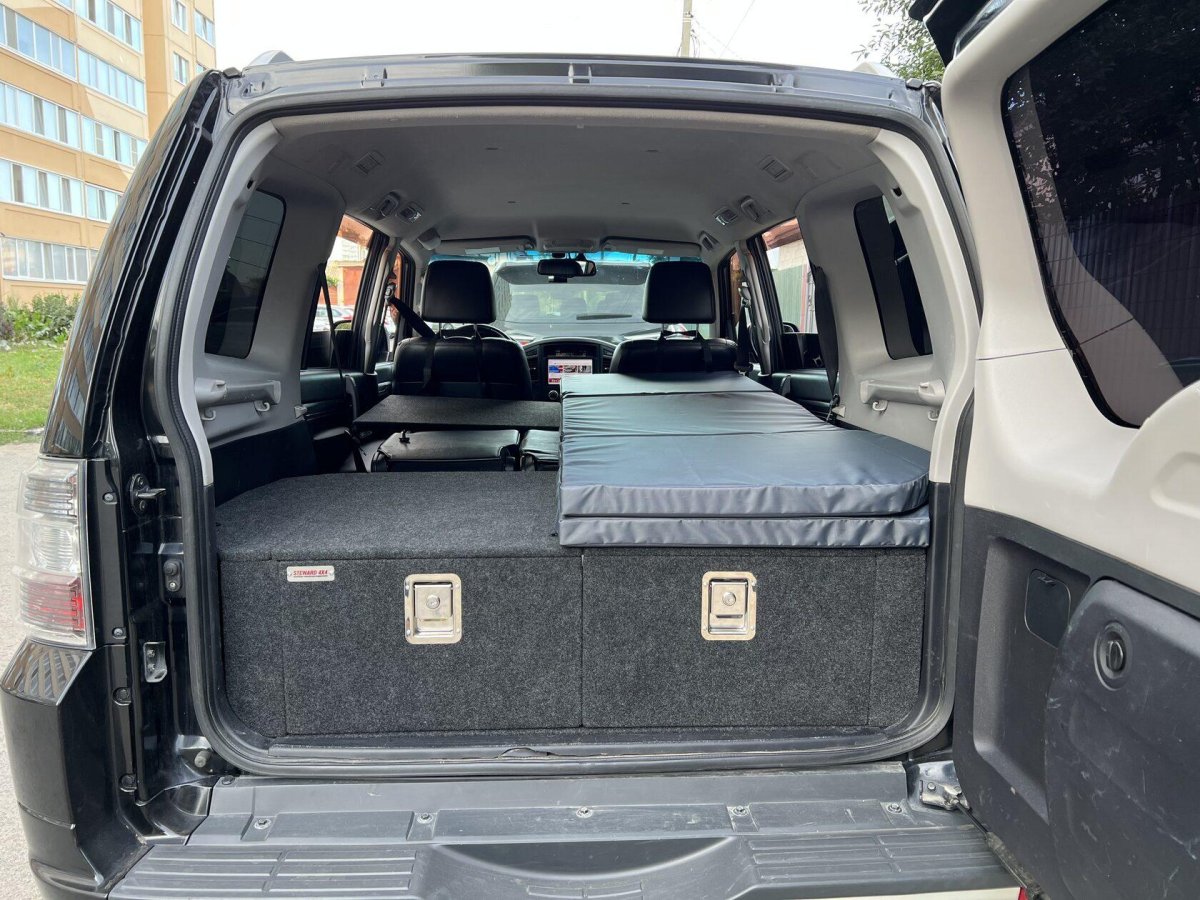 Спальник в Mitsubishi Pajero 4