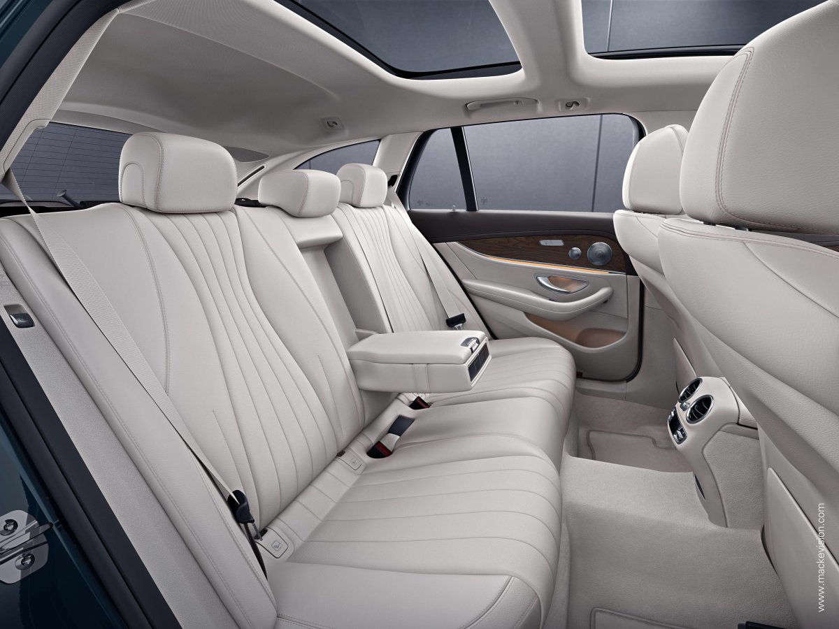 Mercedes Benz e200 2020 белый салон