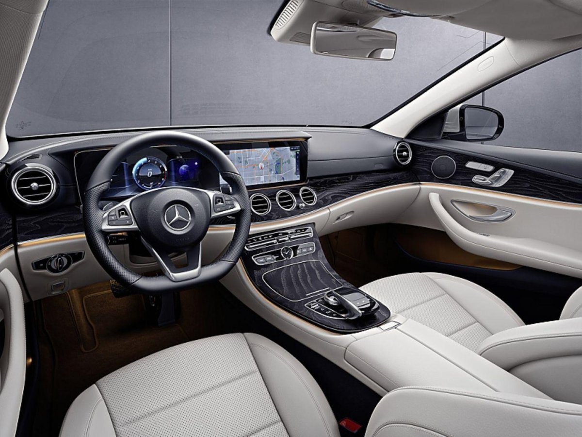 Мерседес Бенц е200 2018
