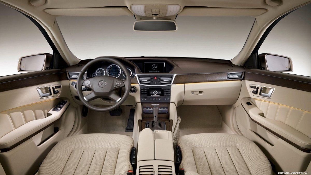 Мерседес Бенц e класс w212