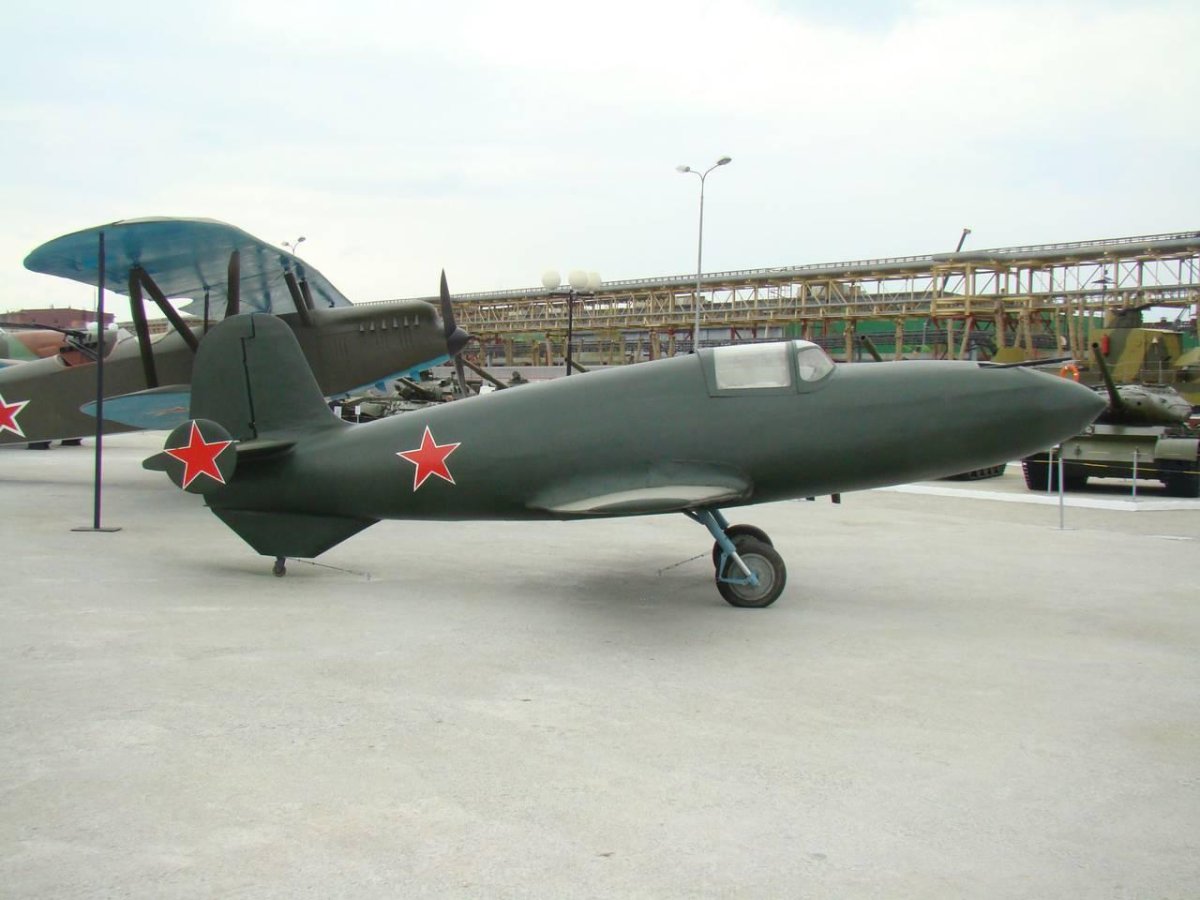 Реактивный истребитель би-1