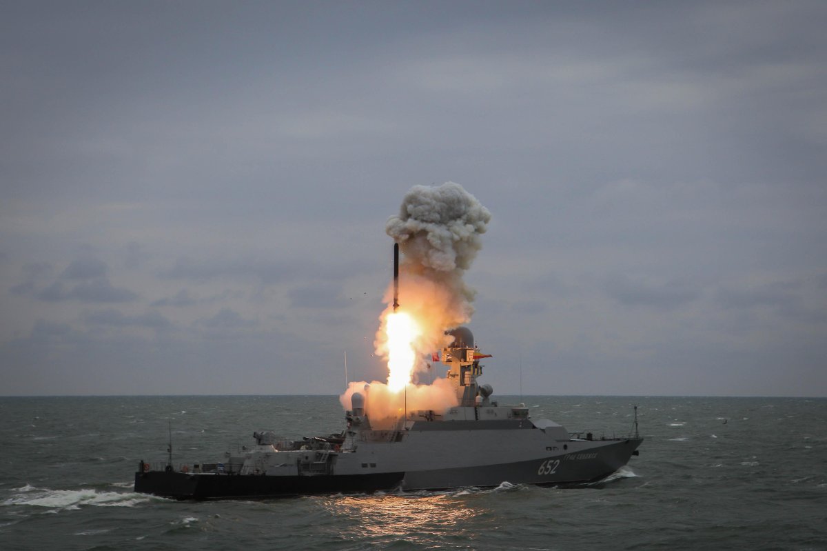 Пуск ракеты Калибр с МРК Буян