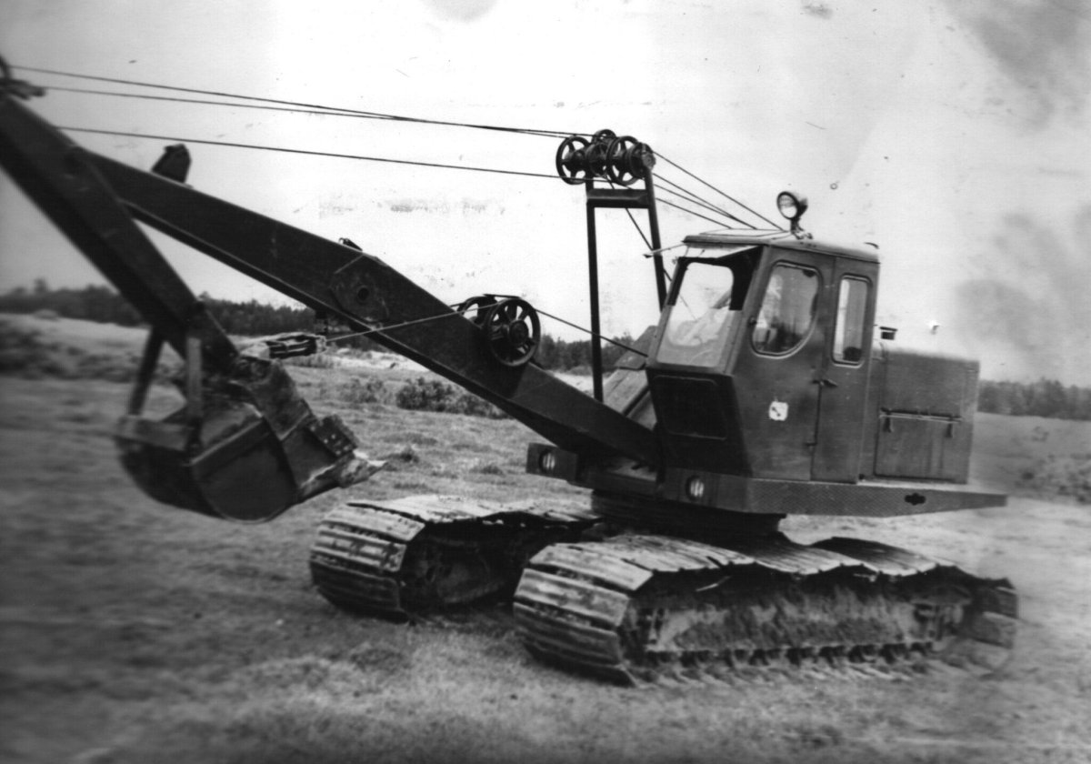 Экскаватор с обратной лопатой ЭО-3322