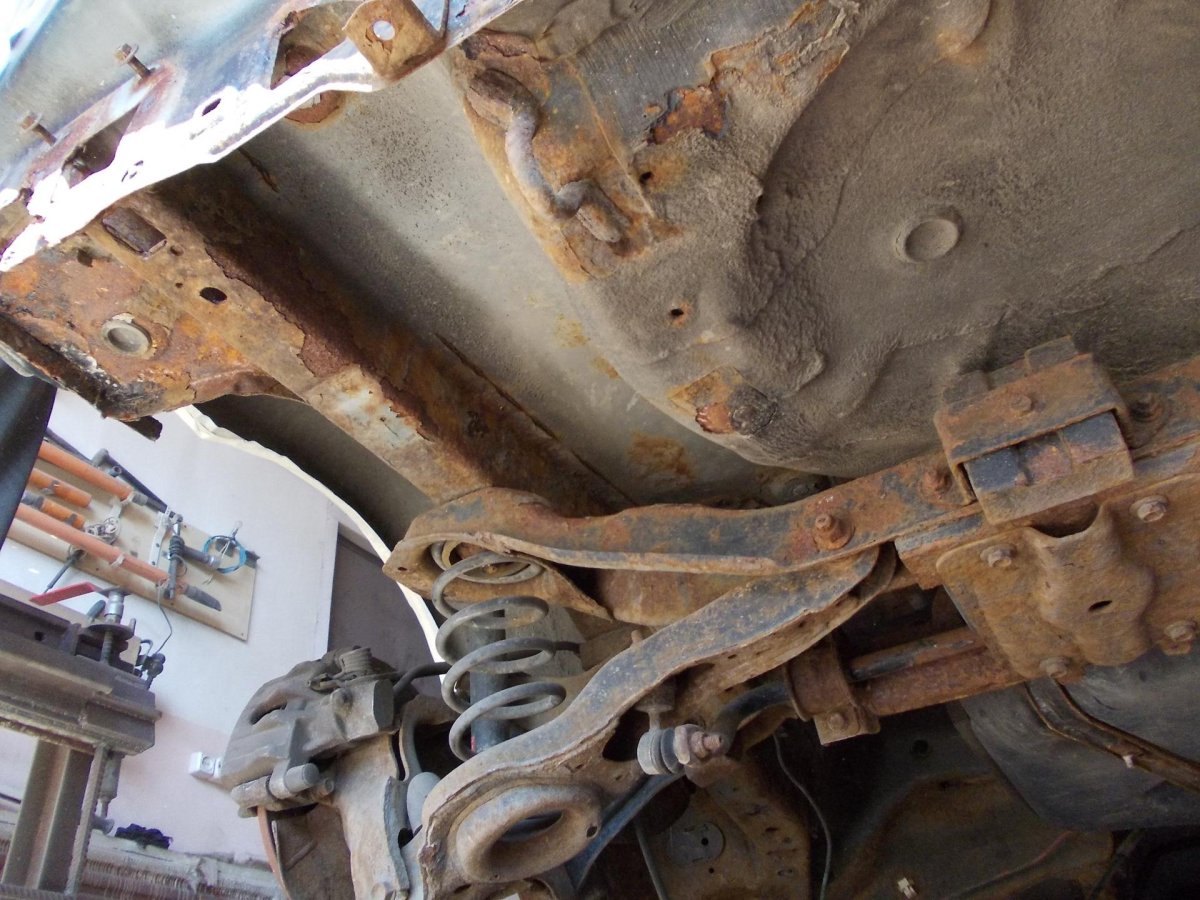 Днище Mazda 3 BK