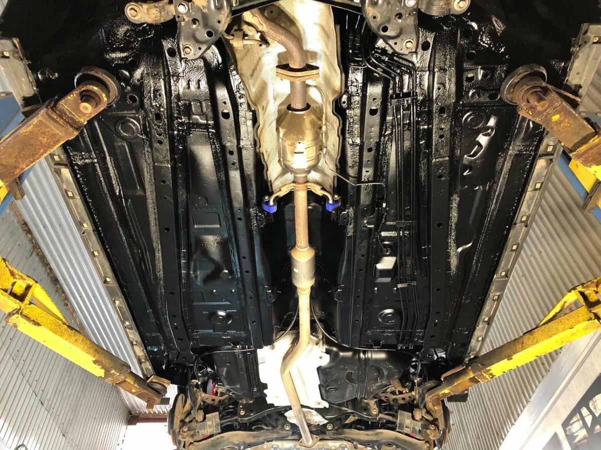 Mazda 3 BL днище