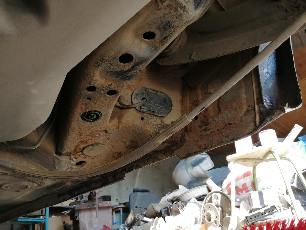 Днище Mazda 3 BK