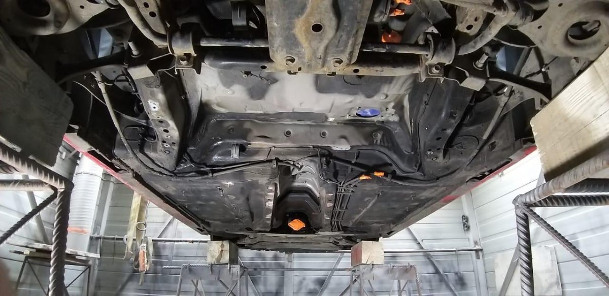 Днище Мазда 3 БК