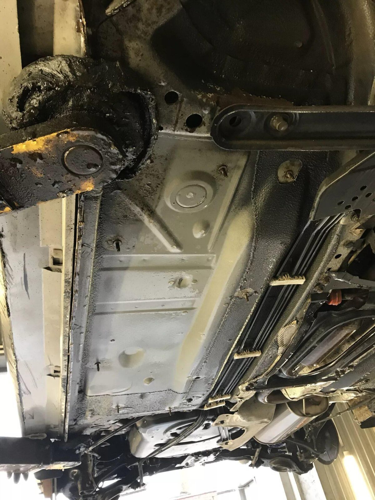 Мазда 3 седан 2006 днище