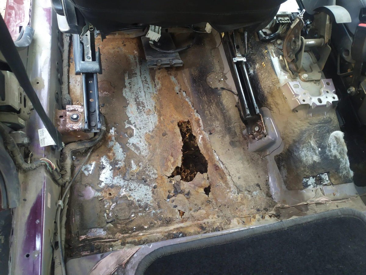 Днище Мазда 3 BK