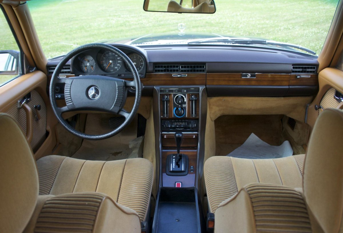 Mercedes-Benz w116