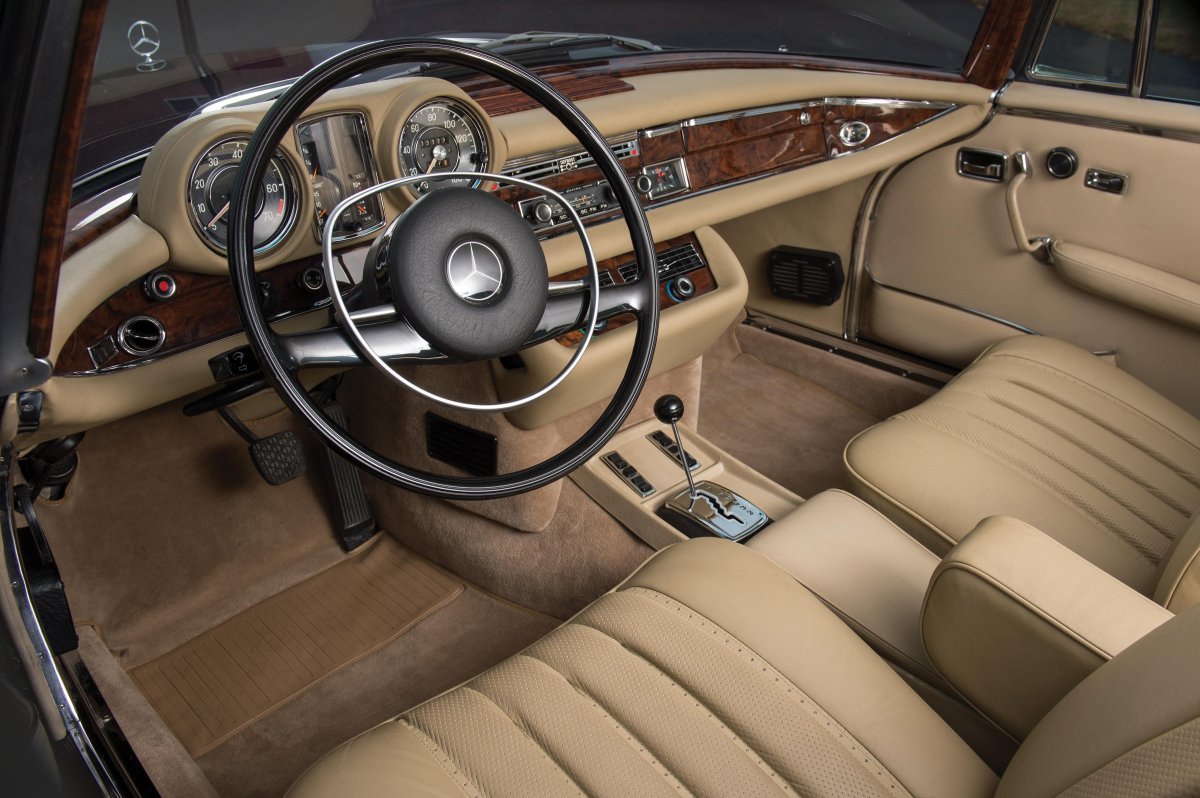 Mercedes-Benz 280se Coupe интерьер