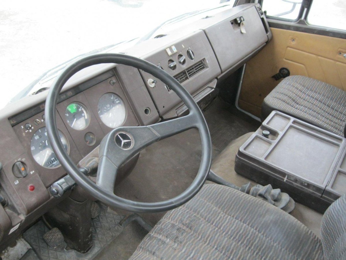 Мерседес 814 салон кабины