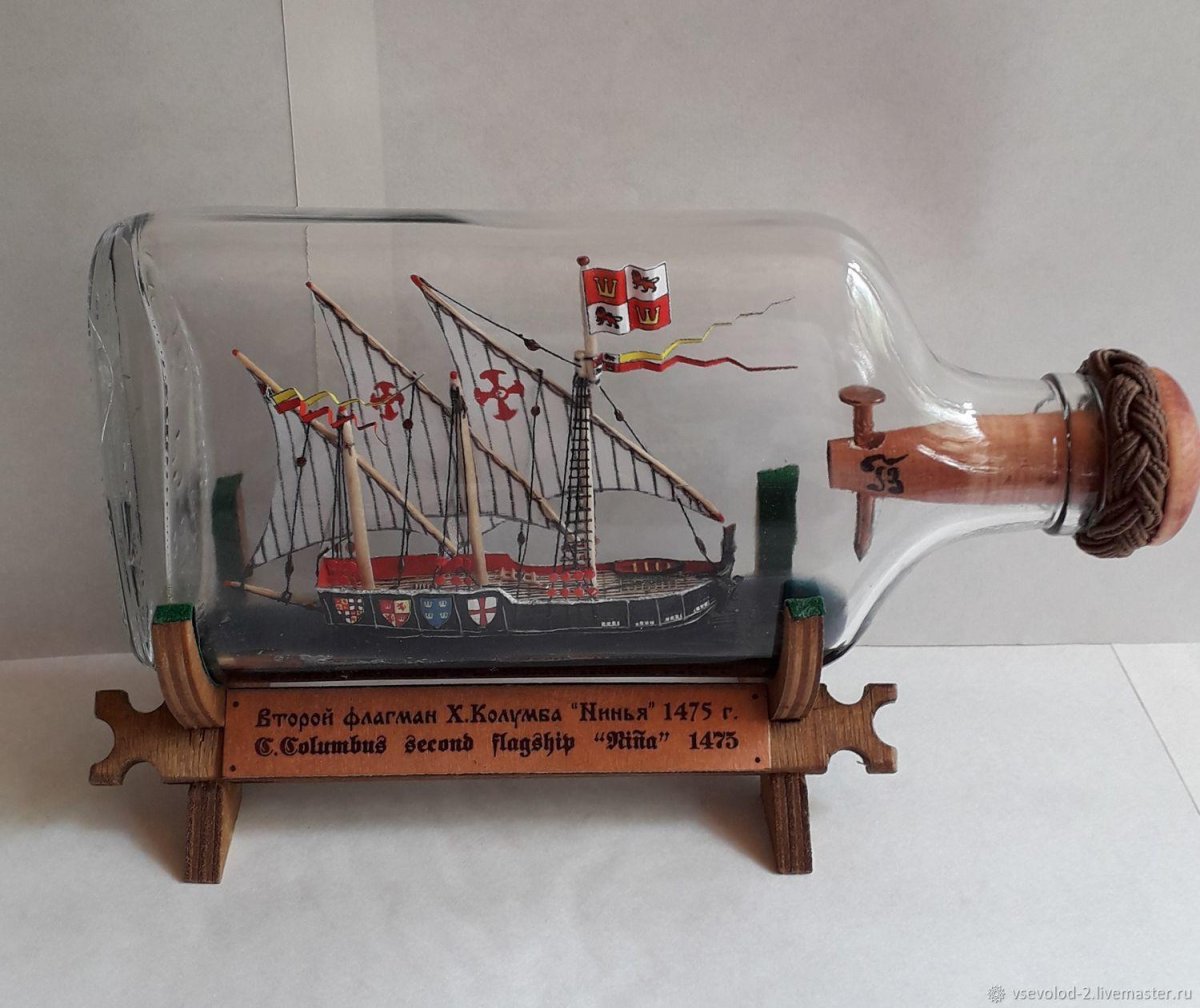 Модель парусника в бутылке