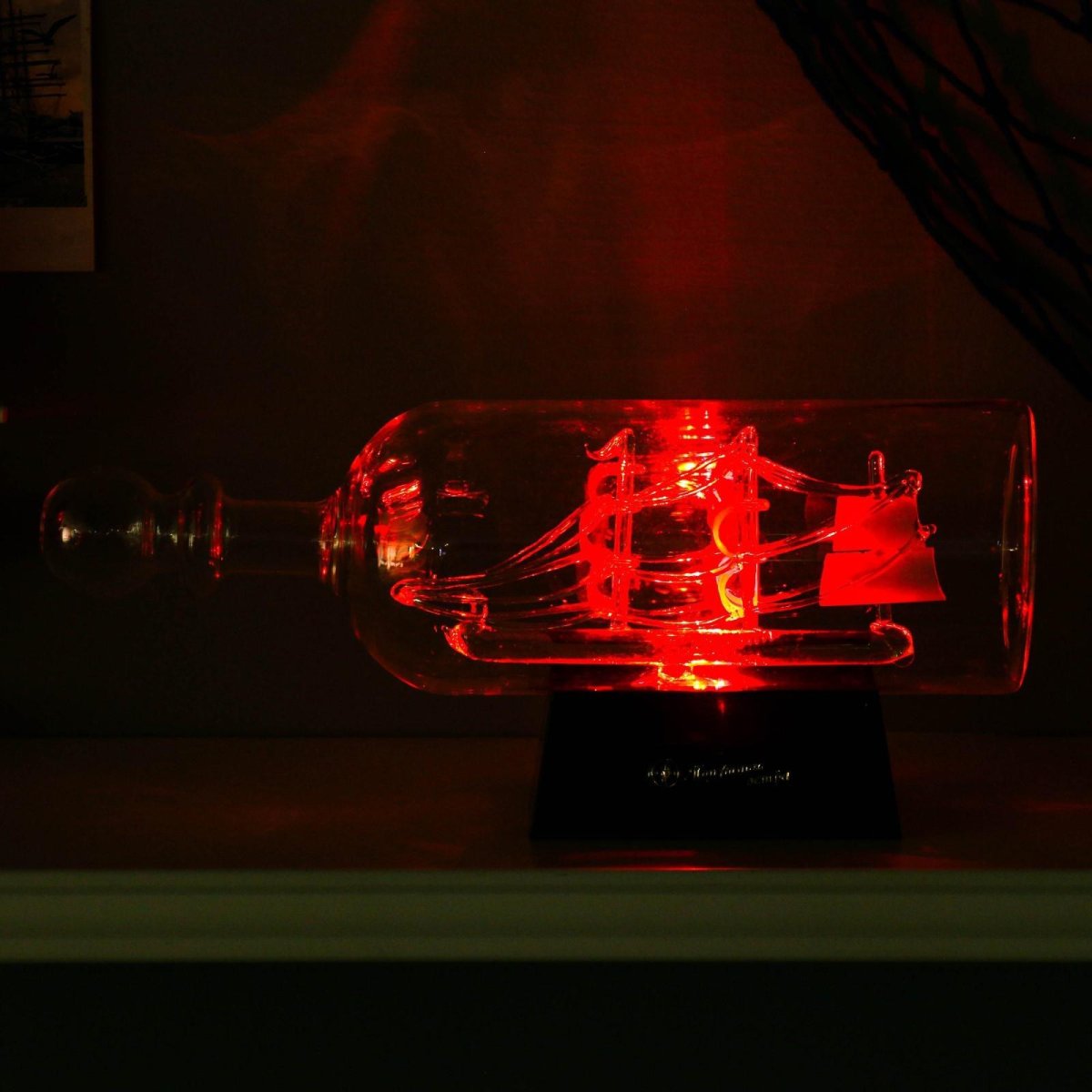 Корабль в Волгограде в стекле