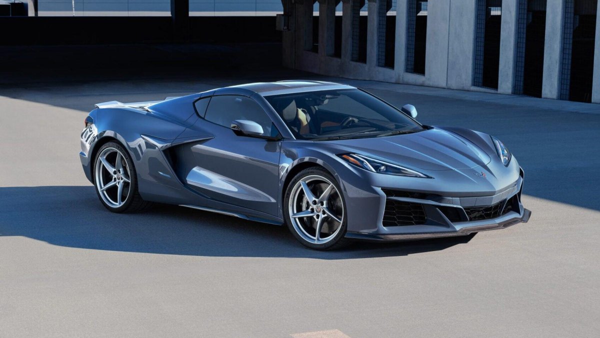 Новый Шевроле Корвет 2023