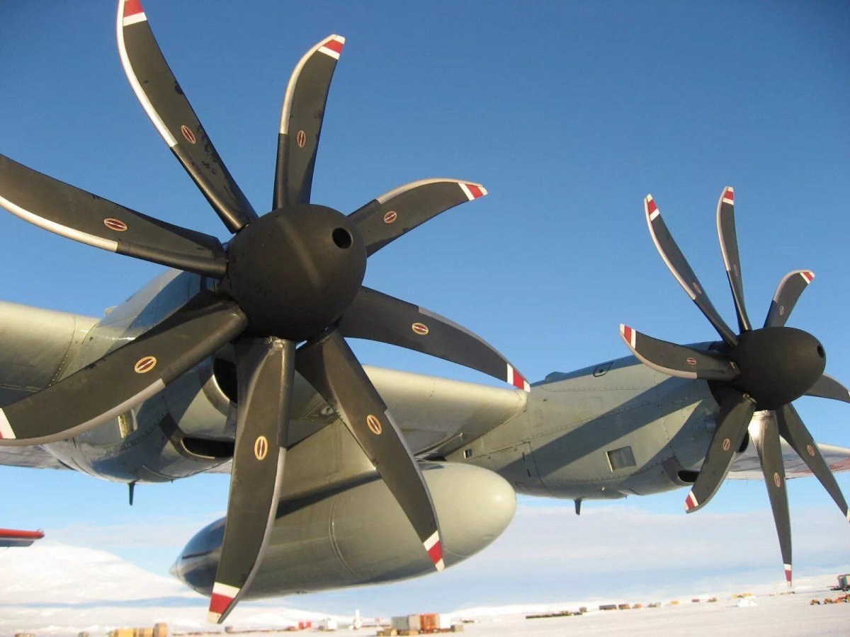 Самолет c-130 Hercules Propeller