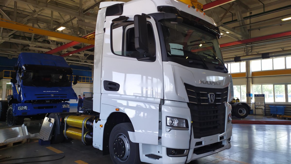 Тягач КАМАЗ-54901