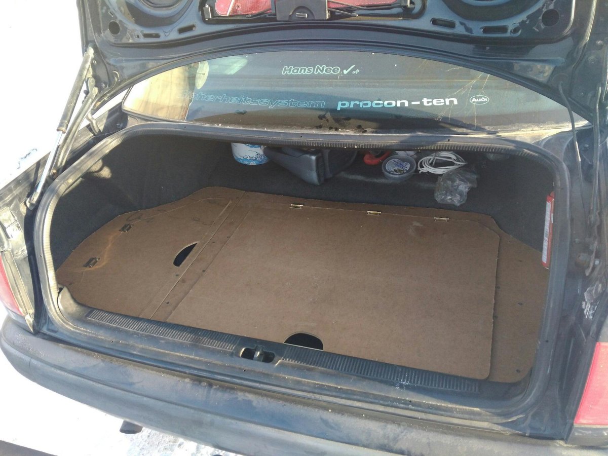 Фальшпол Ауди 100