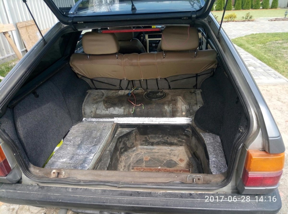 Ауди 100 Авант багажник