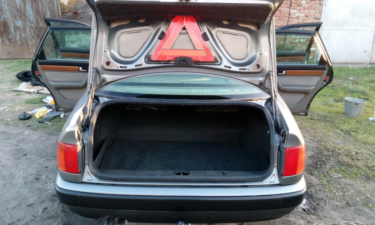 Ауди 100 багажник