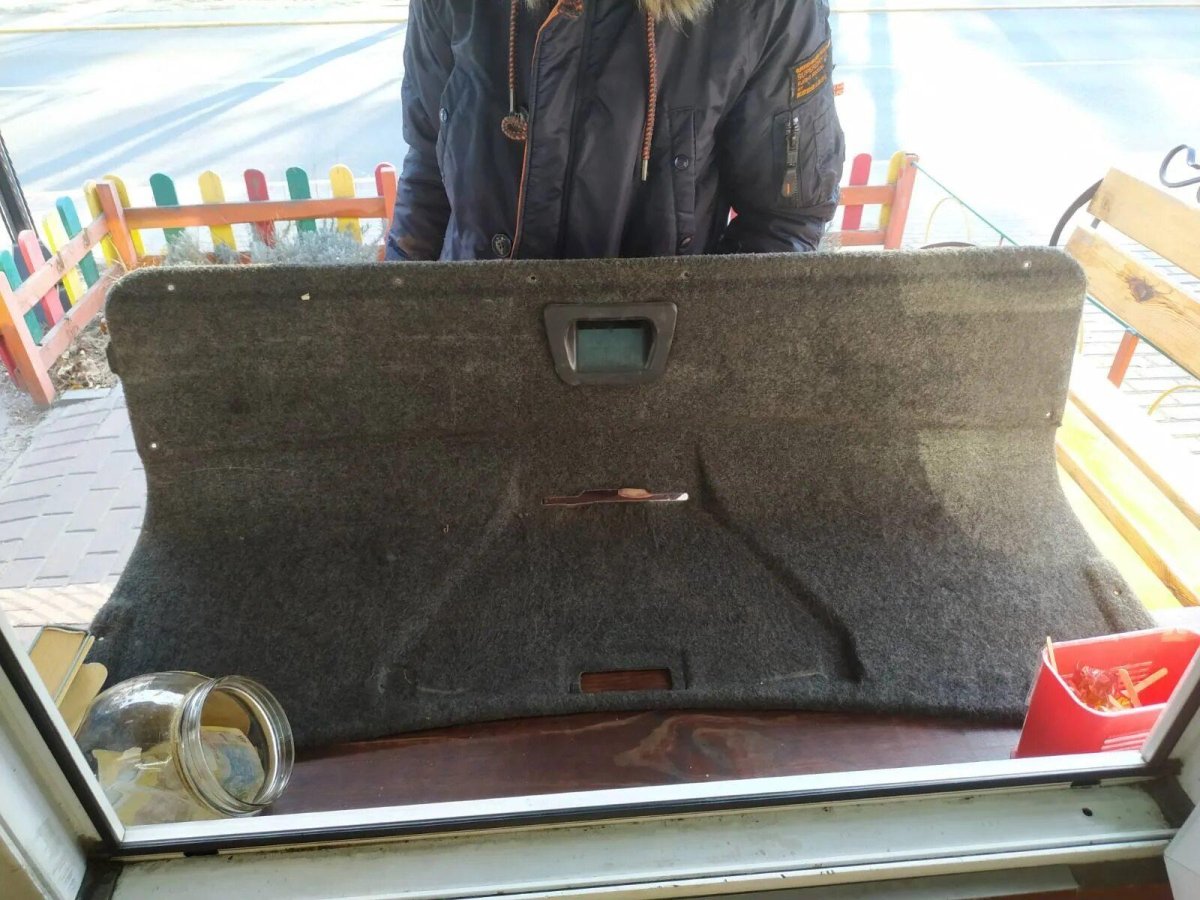 Обшивка в багажнике Audi 100 c4