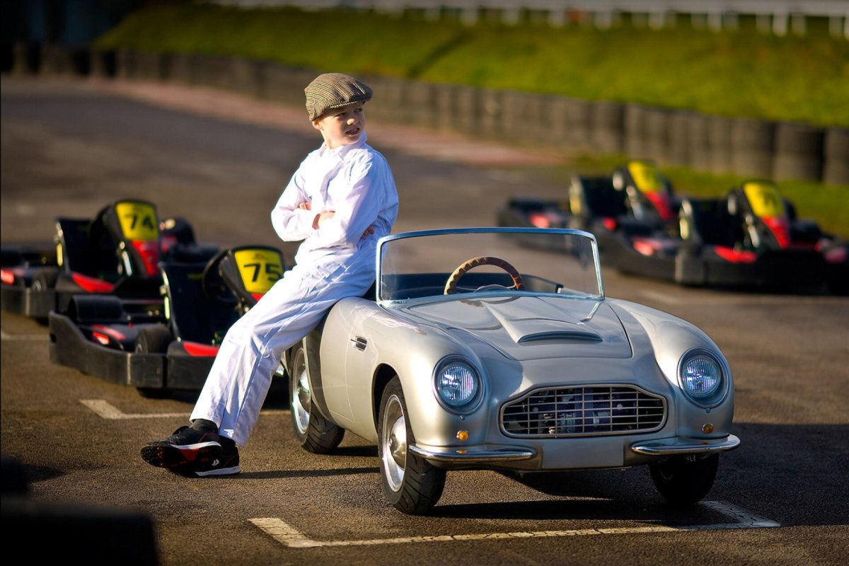 Астон Мартин кабриолет ретро