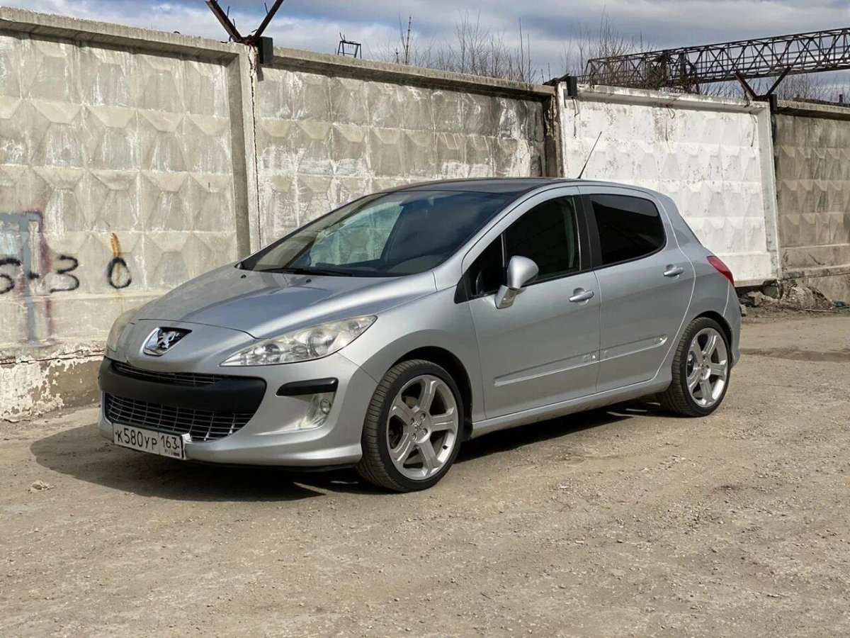 Пежо 308 серебристая