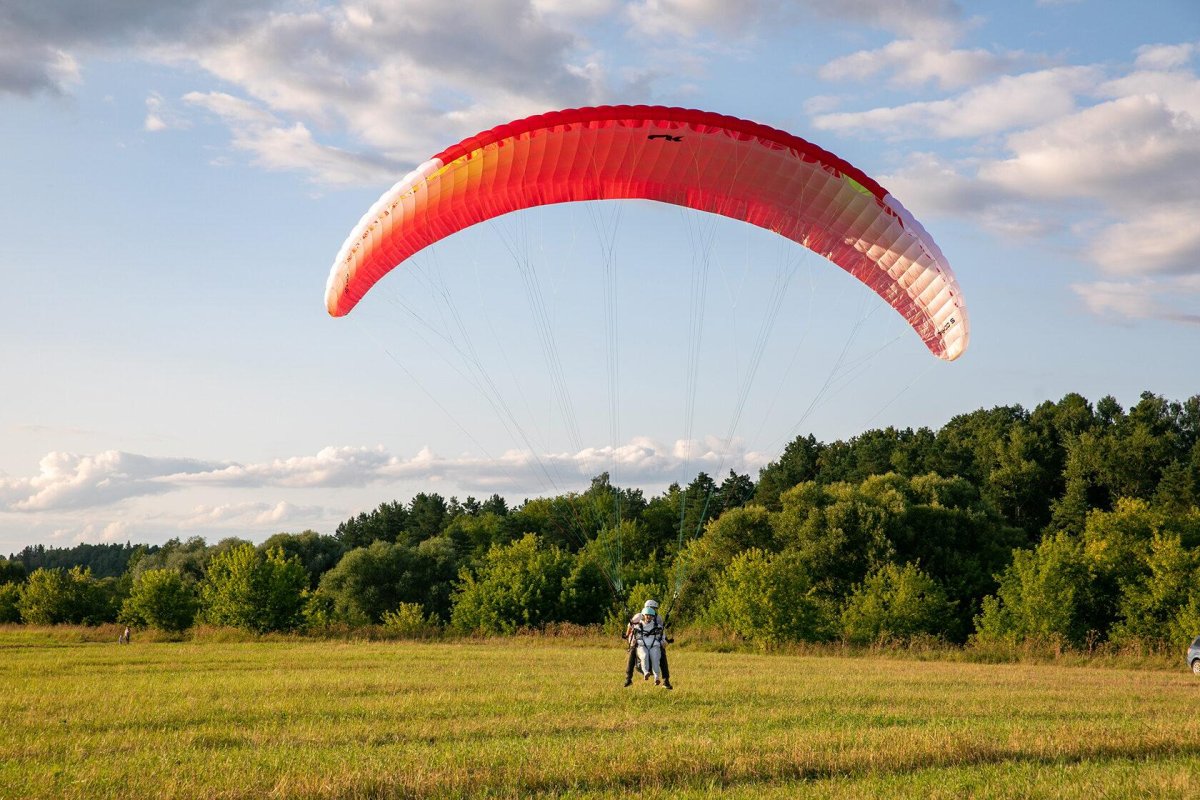 Парапланеристы в Кении