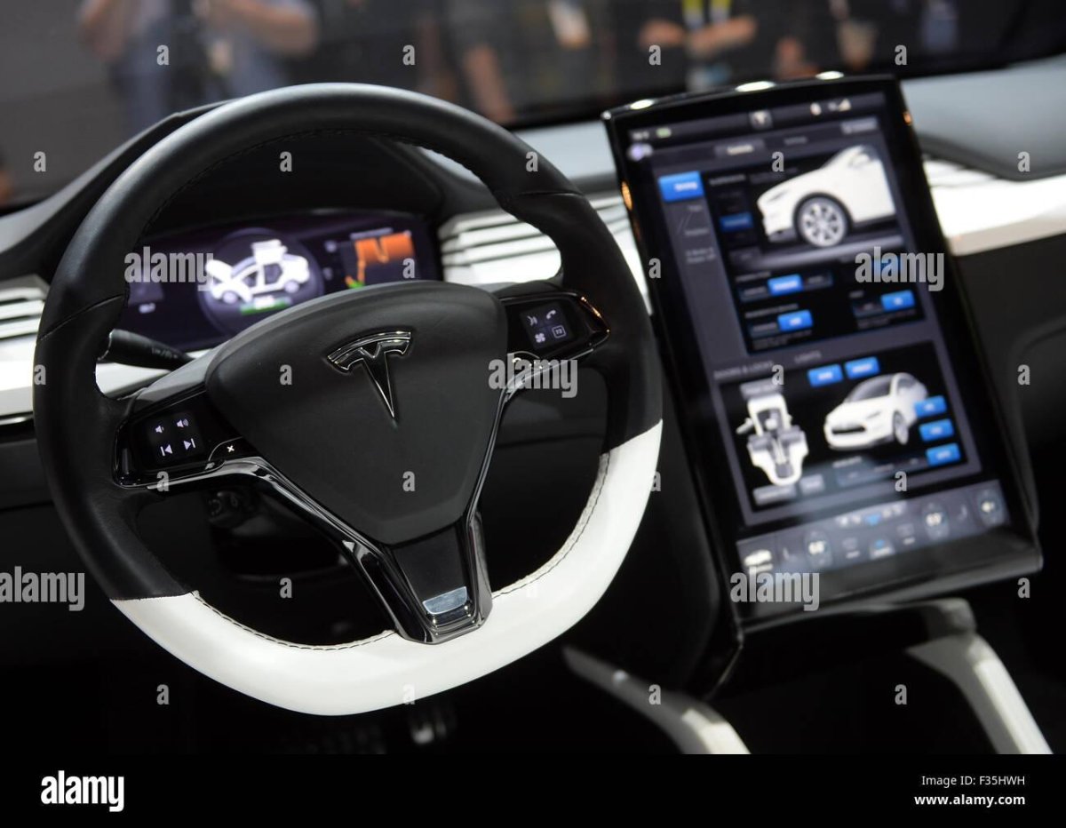 Автомобиль Tesla model x салон