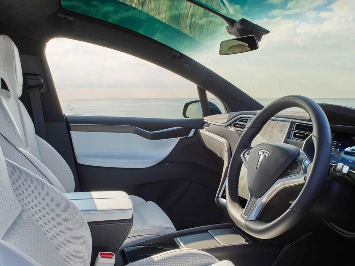 Тесла model x салон