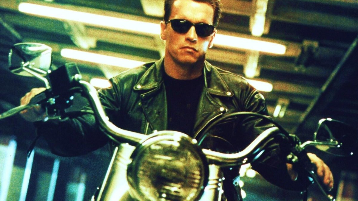 Шварценеггер на мотоцикле в Терминатор 2