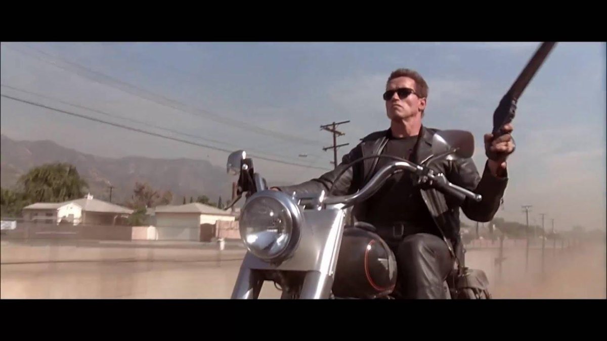 Шварценеггер на мотоцикле в Терминатор 2