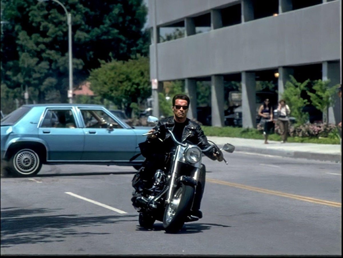 Арнольд Шварценеггер на мотоцикле